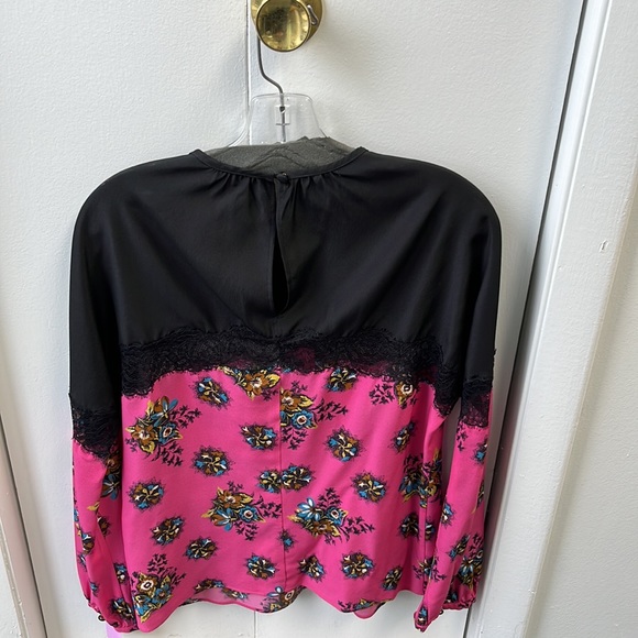 Red Valentino silk print lace trim blouse with back button worn once - Picture 5 of 8